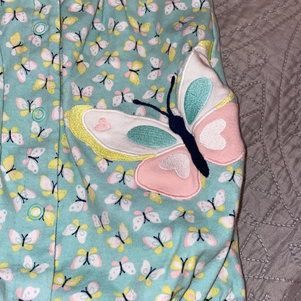 Carter’s Romper - Picture 2 of 5